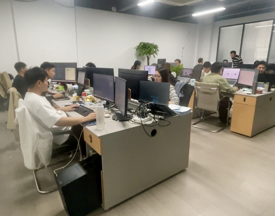 一网统飞研发团队工作场景