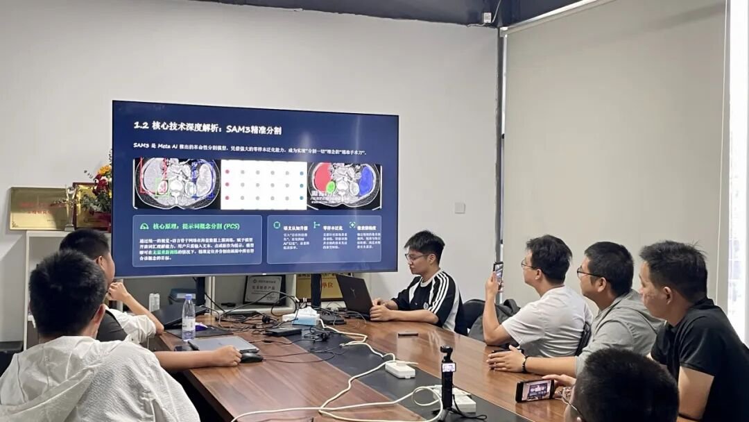 参训人员围绕平台核心功能进行实操